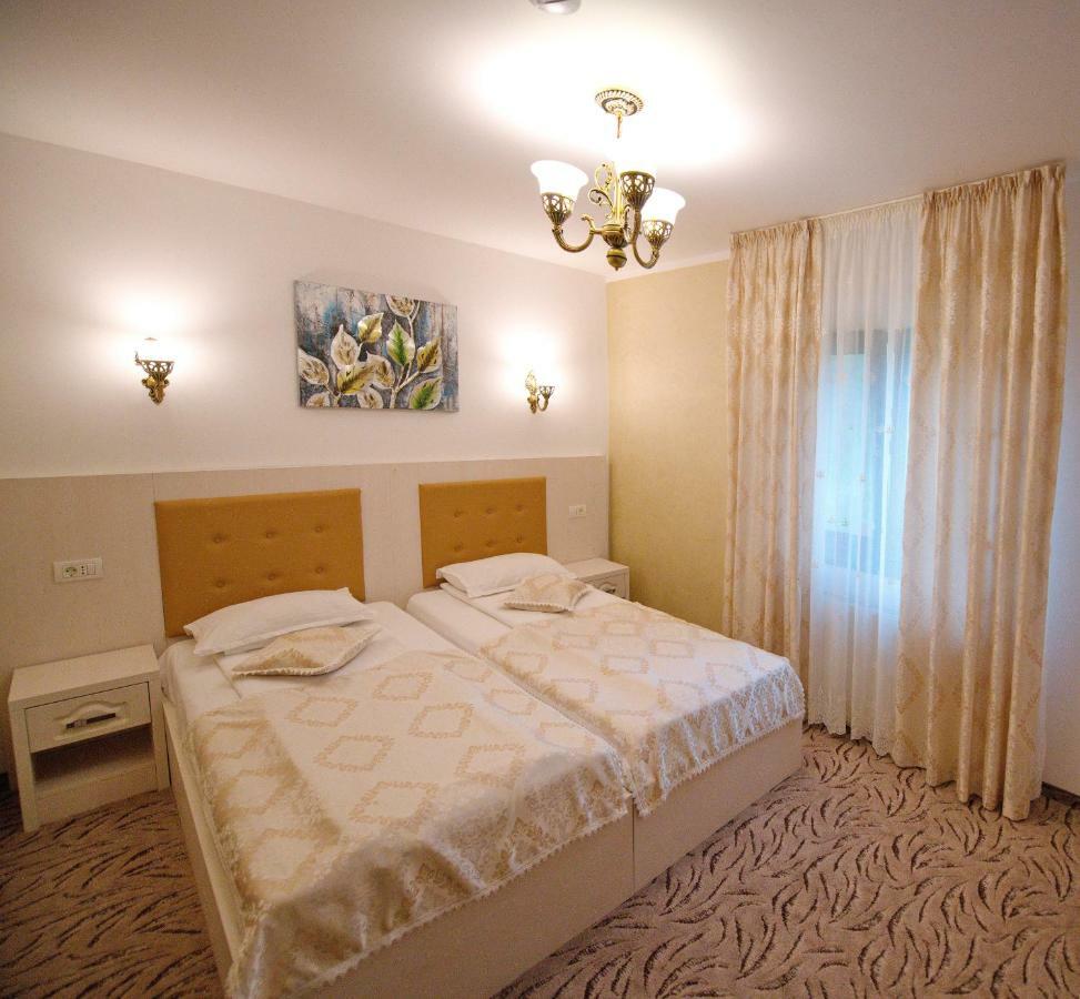 Pensiunea Ianis Piatra Neamt Exterior photo